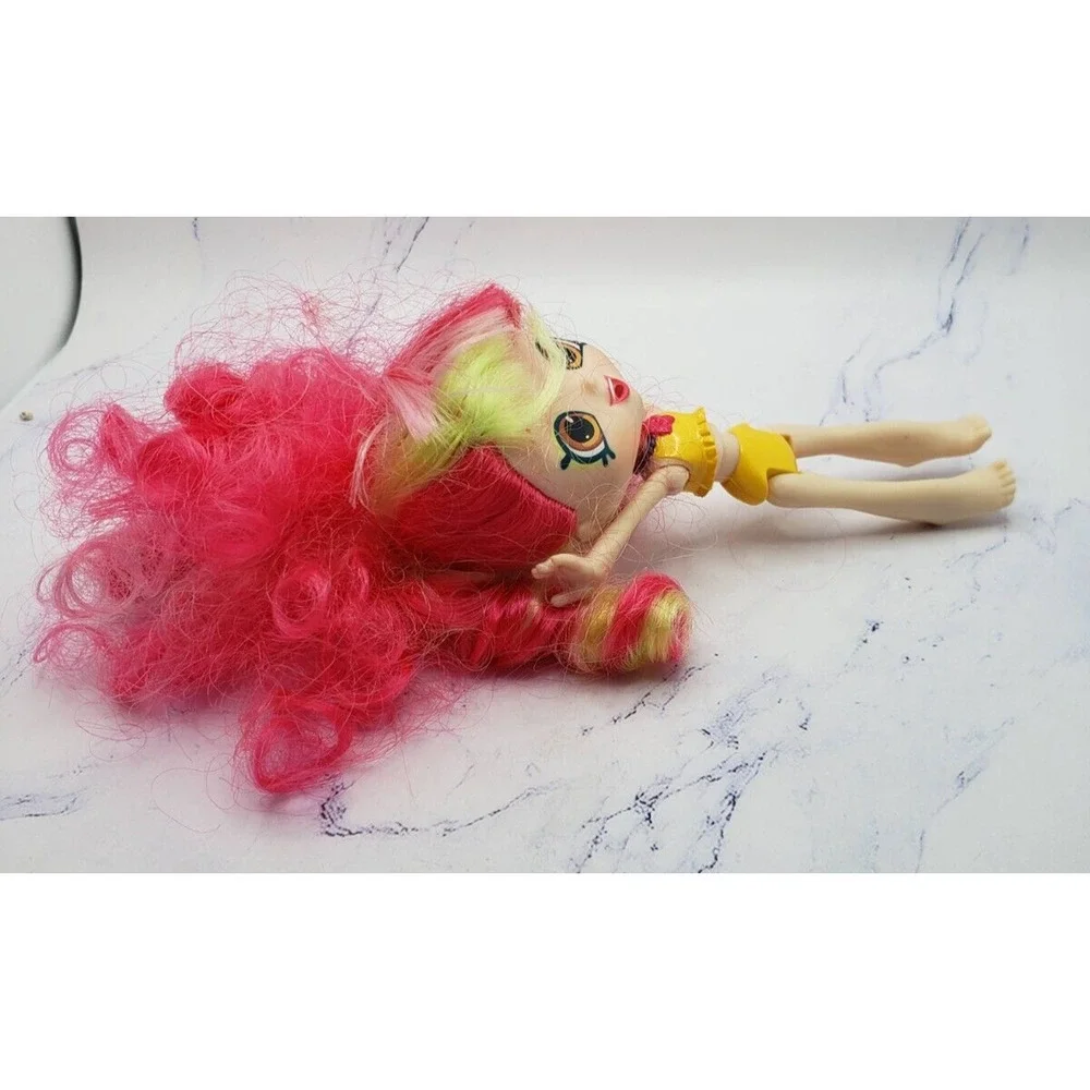 Shopkins Shoppies DONATINA World Vacation Donatina visits Brazil